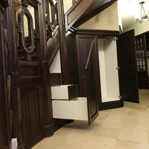 Placard dressing sous escalier