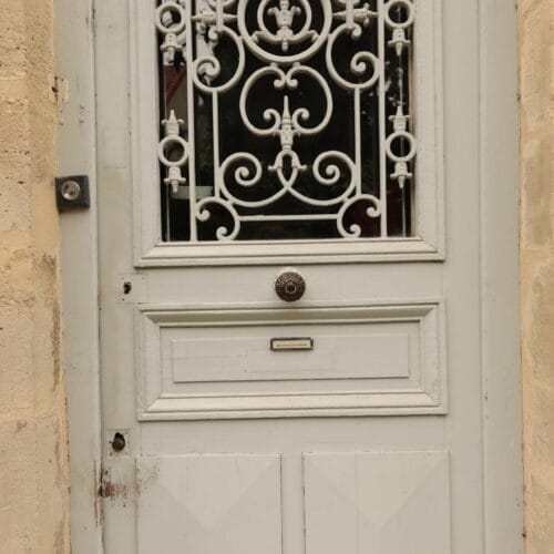 Reproduction isolante de porte avec modification de l'imposte