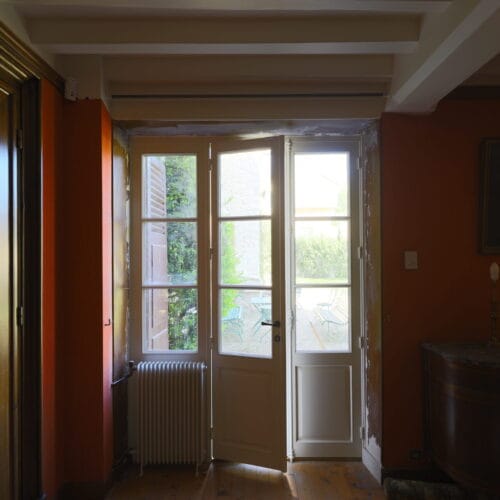 menuiseries avec vitraux contraintes techniques