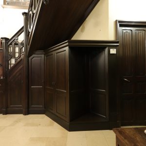 Placard dressing sous escalier